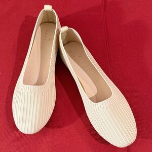 Danskin Women's Textured Cream Loafers